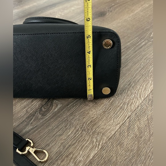 Michael Kors Cindy Dome LG Satchel Black & Gold Saffiano Leather - Picture 9 of 12